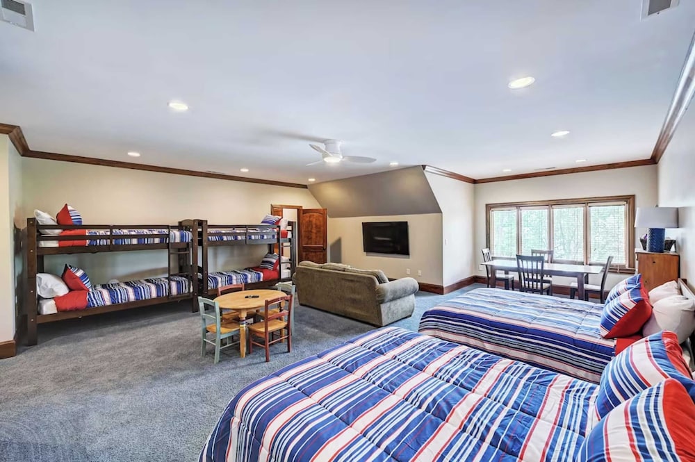 Sunset Shores Resort: The Grand House by Avantstay Lakefront Spa Private Dock beach Game Room - photo 37