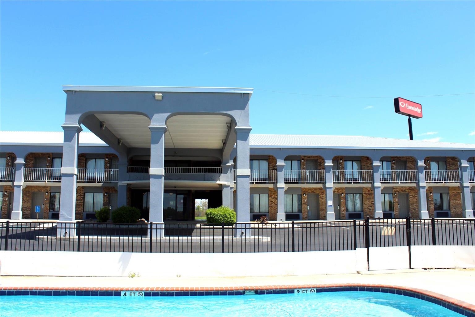 Econo Lodge Franklin South - photo 8