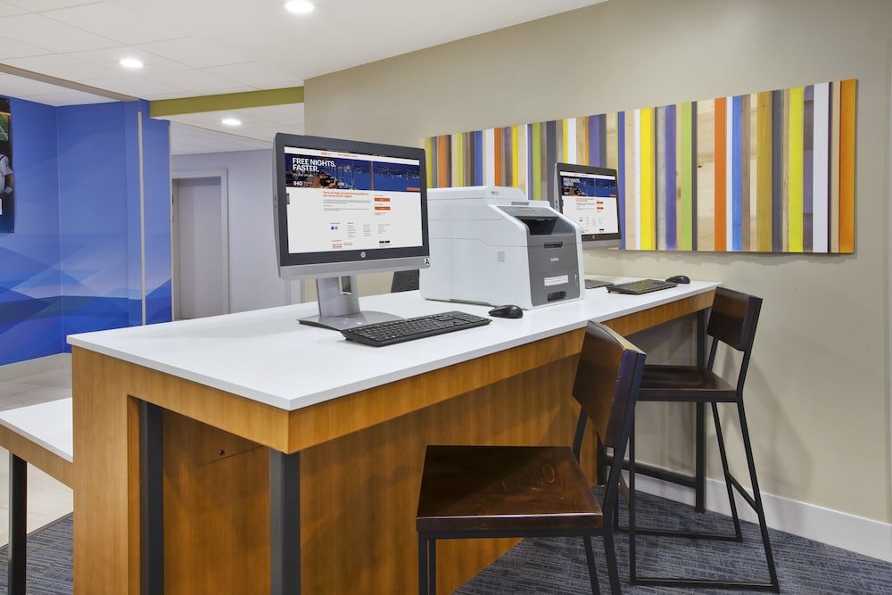 Holiday Inn Express & Suites Parkersburg East by IHG - photo 36