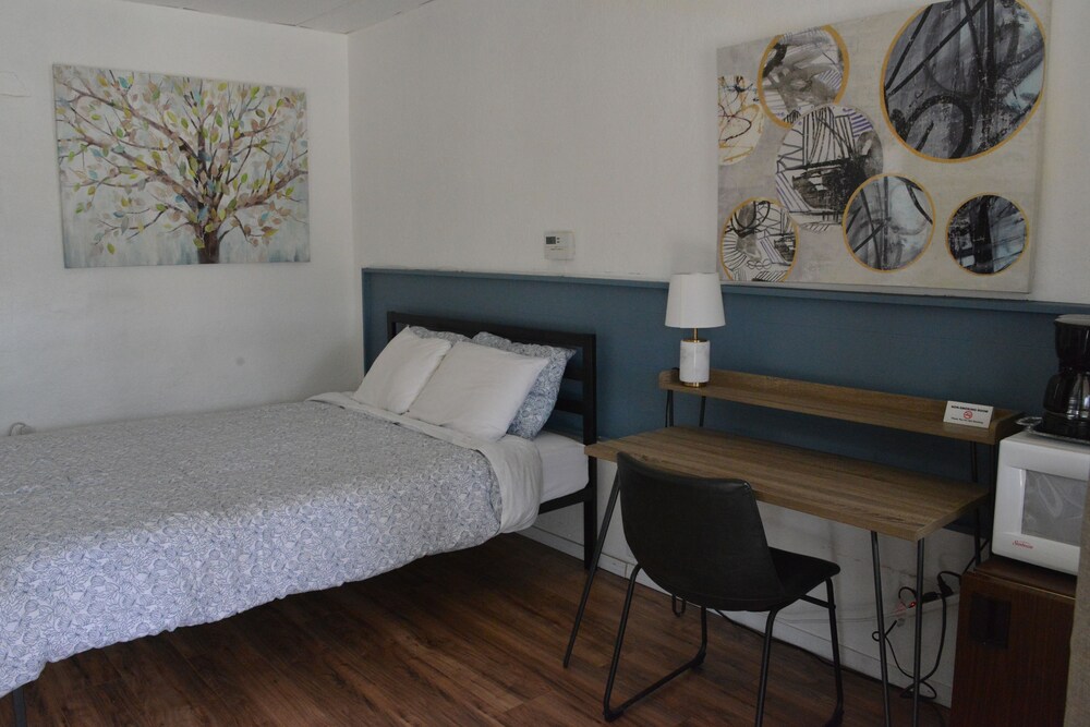 Mojave Trails Inn and Suites - photo 4