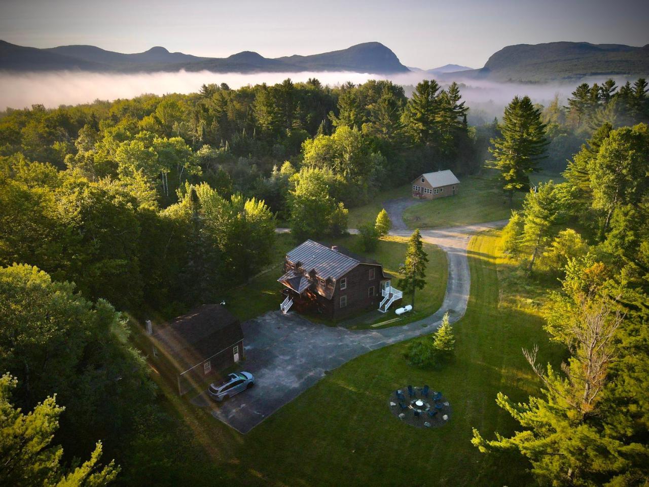HGTV Log Cabin near Lake Willoughby Burke Jaypeak ang Kingdom Trails — 4-Star Luxury Hotel in Barton, United States