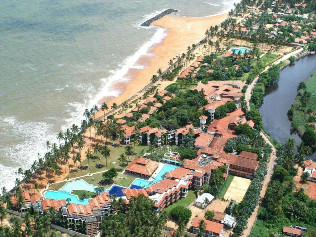 Club Hotel Dolphin — 4-Star Luxury Hotel in Negombo, Sri Lanka