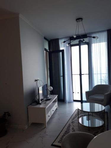 1 Bedroom Apartment With Sea And River Views
