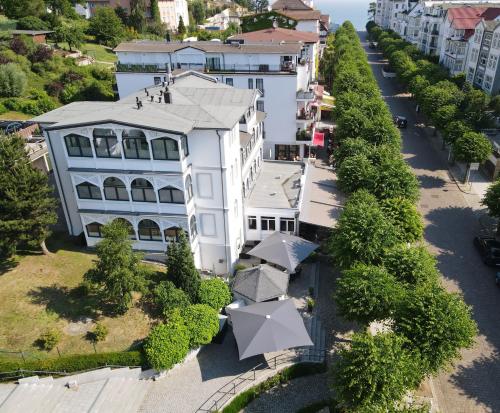 Haus am Meer Wintergarten PH 7 2 SZ strandnah by Unsere Urlaubszeit — 4-Star Luxury Hotel in Ostseebad Sellin, Germany