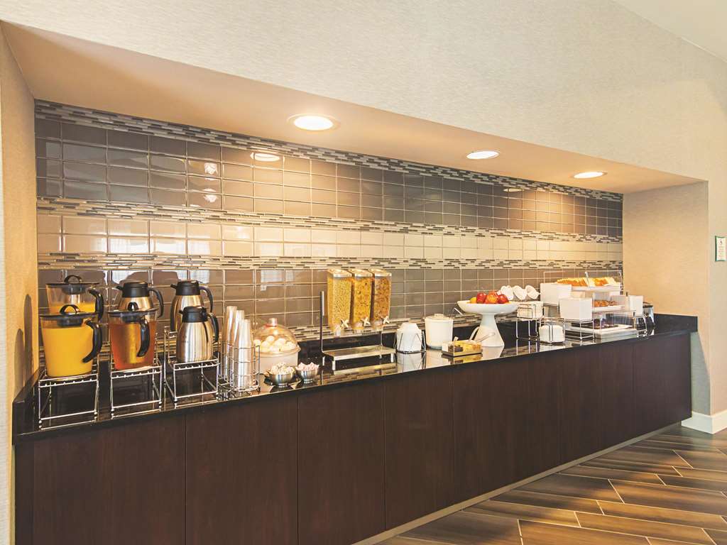 La Quinta Inn & Suites by Wyndham Oklahoma City NW Expwy - photo 46