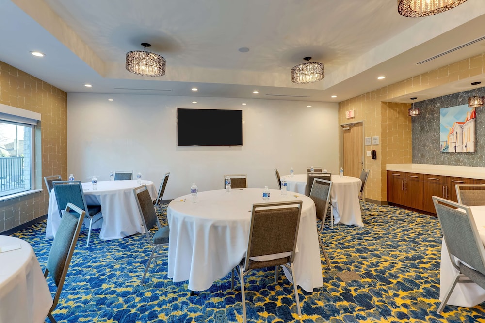 Hampton Inn & Suites Weatherford - photo 100