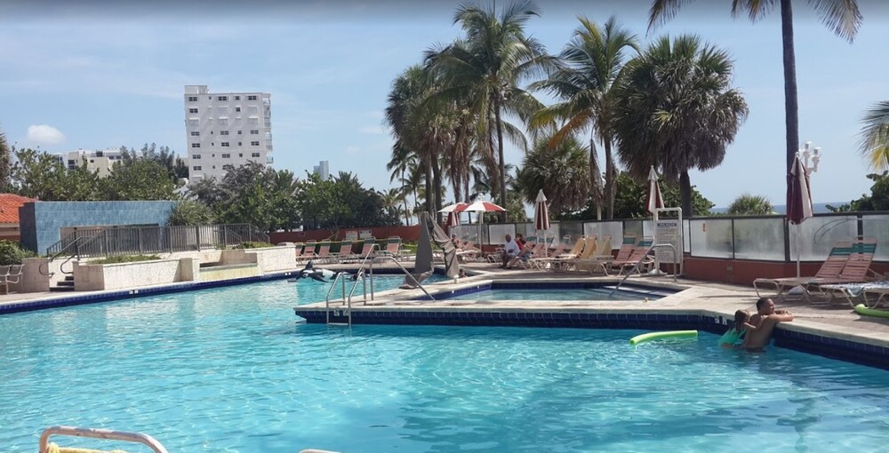 Beach Resort By Traveline in Hollywood, United States