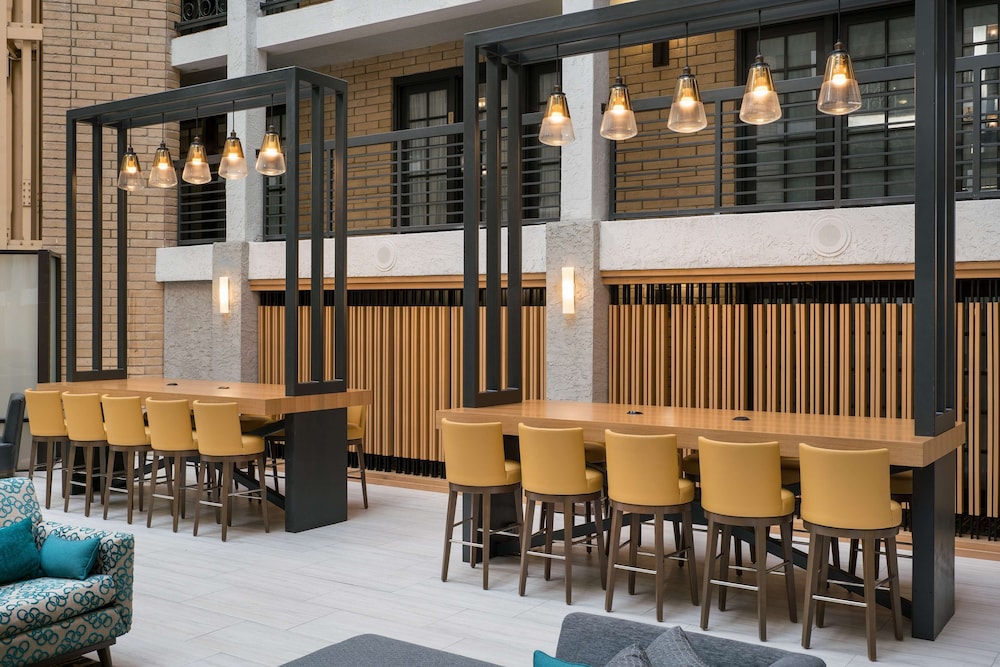 Embassy Suites by Hilton Austin Central - photo 6