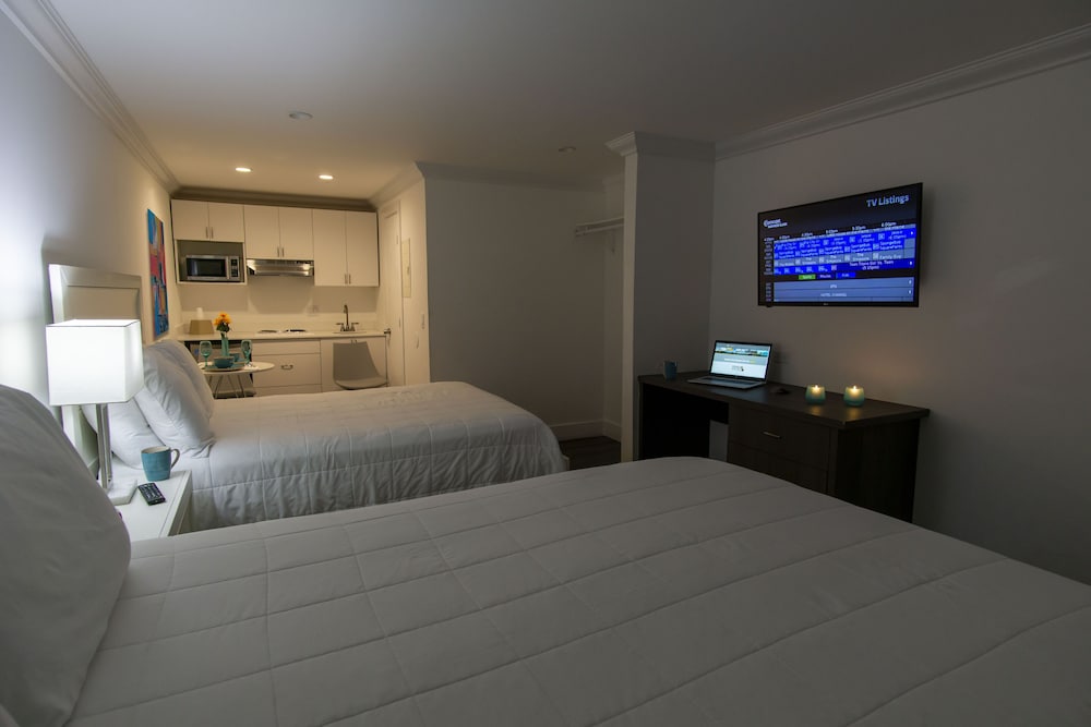 Spinnaker Inn of Naples - photo 4