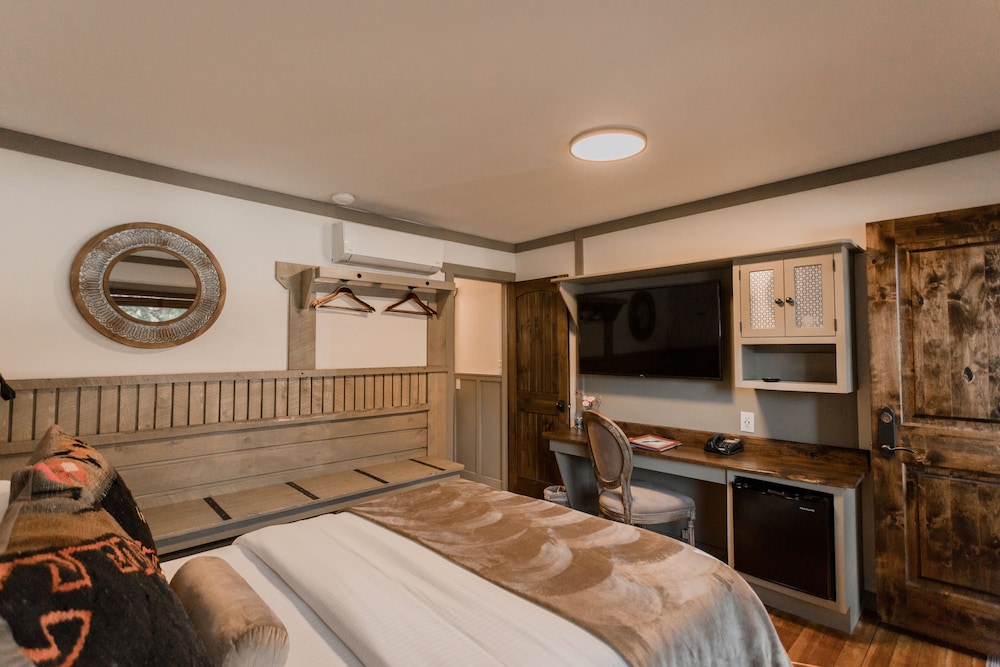 Highland Haven Creekside Inn - photo 6