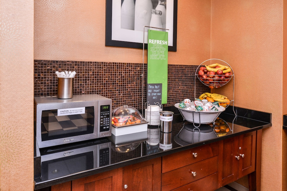 Hampton Inn & Suites Plymouth - photo 49