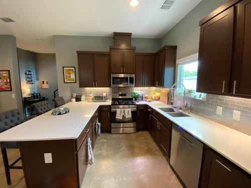 Modern Home In North central Austin - photo 8