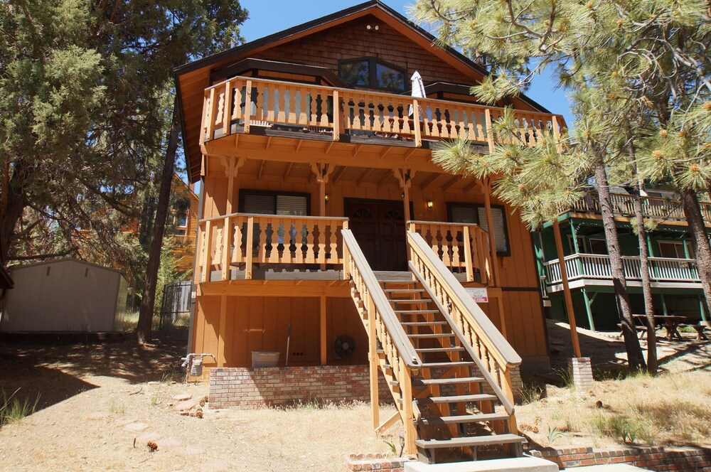 Smokey Bear’s Den in Big Bear Lake, United States