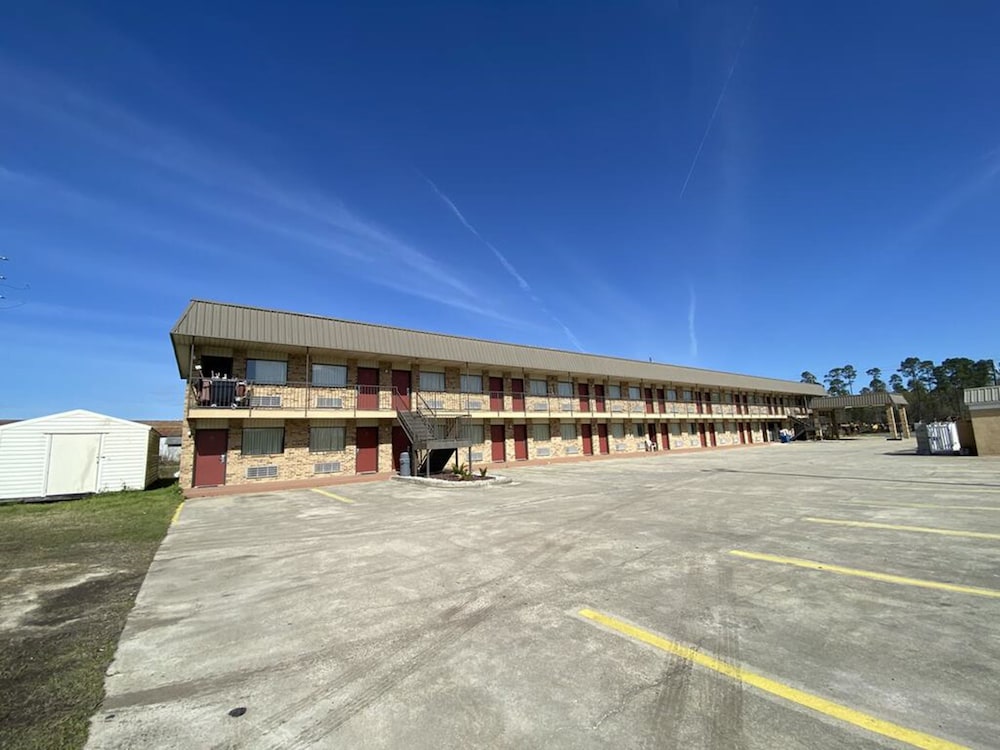 Rodeway Inn Baxley - photo 35