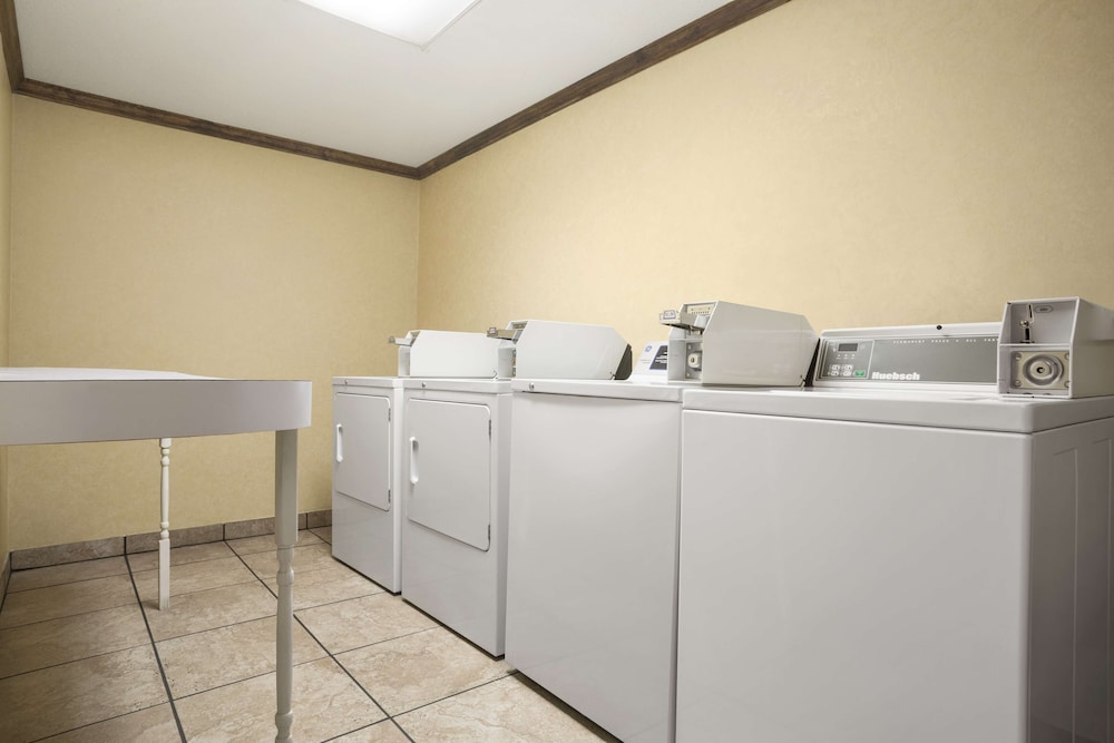 Hampton Inn Forrest City - photo 20