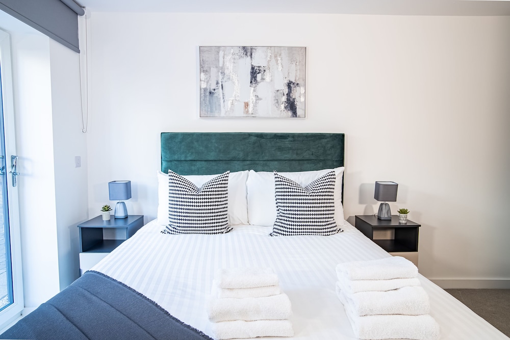 Birmingham's Best Serviced Apartments Marina House Boutique Apartments by Opulent Living — 4-Star Luxury Hotel in Birmingham, United Kingdom