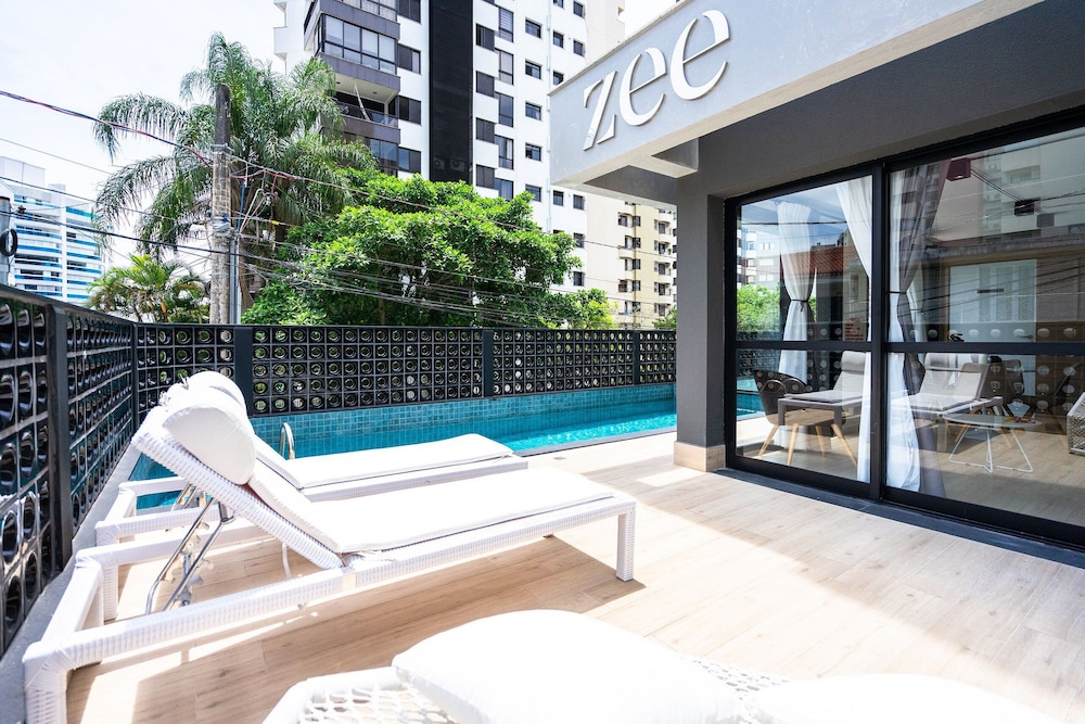 ZEE Studios by Viva Studios a 200m da beira mar norte — 4-Star Luxury Hotel in Florianopolis, Brasil