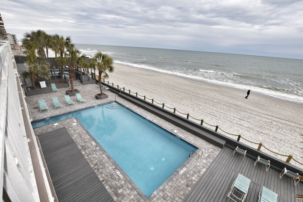 0212 Waters Edge Resort 3 Bedroom Condo by RedAwning - photo 2