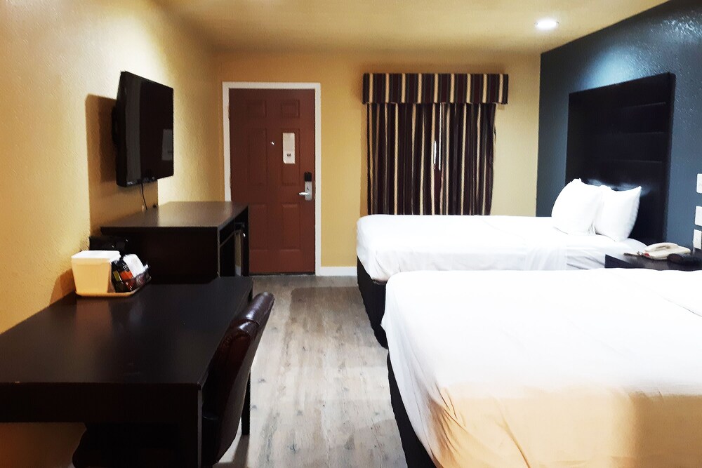 Woodridge Inn and Suites - photo 19