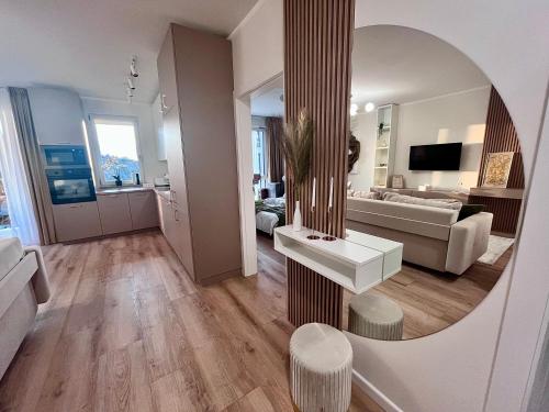 FLH Golden Gallery Balcony & Free Parking near Vivo Mall — 4-Star Luxury Hotel in Floresti, Romania