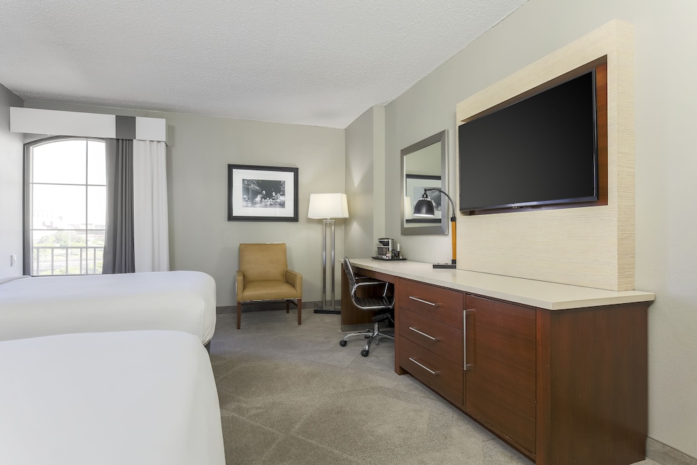DoubleTree by Hilton Austin University Area - photo 9