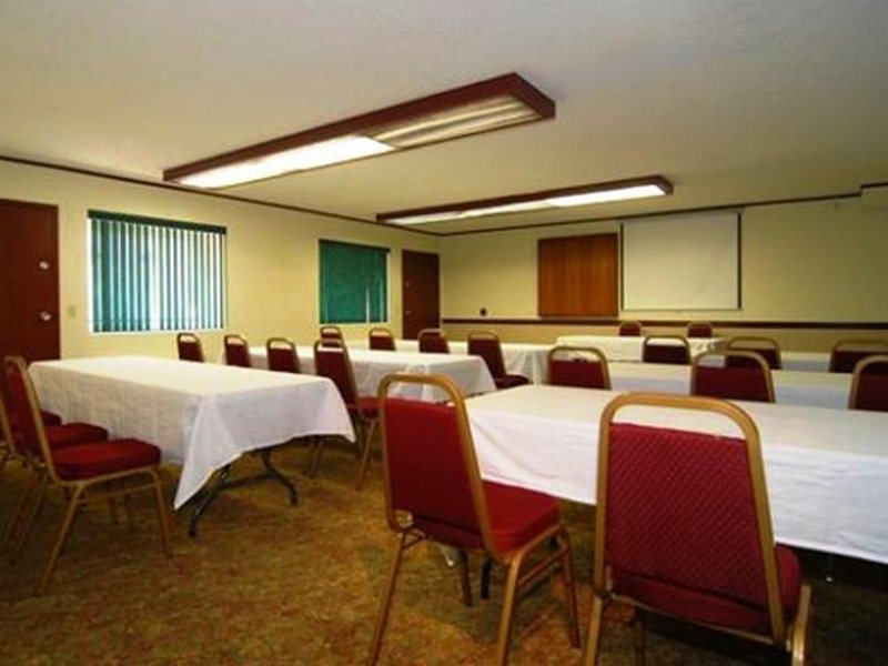 Red Roof Inn and Suites Oklahoma City Southwest - photo 14