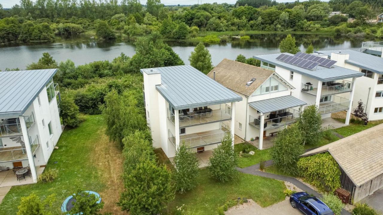 Llyn View HM122 Lakeside Spa Holidays in Malmesbury, United Kingdom
