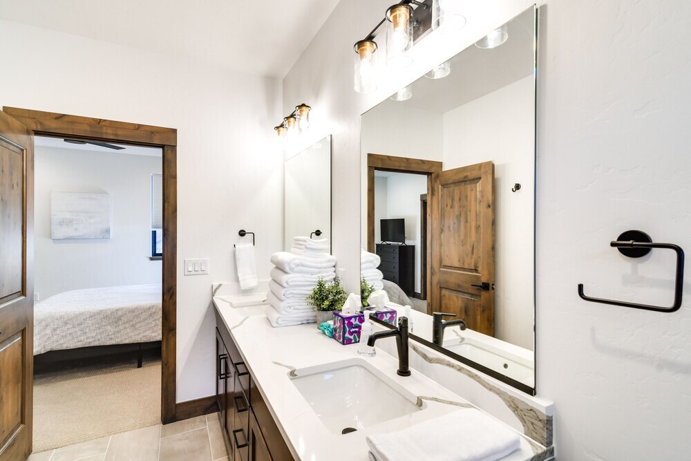 Ski InandOut Home with Hot Tub in Granby Ranch Resort - photo 4