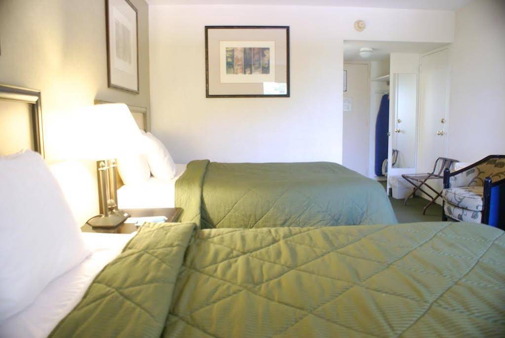 Motel 6 Pittsburgh - photo 22