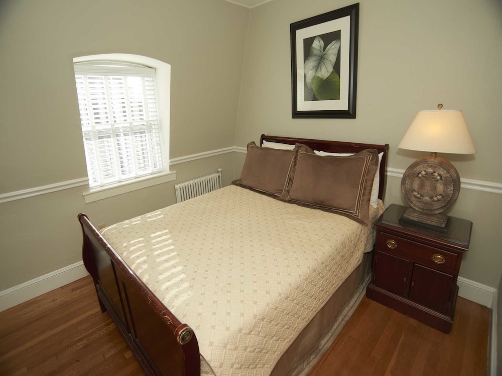 Bellevue Manor - photo 17