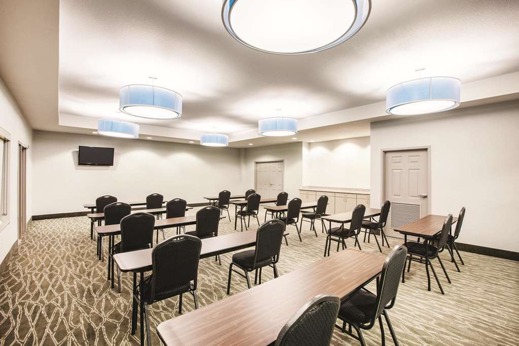 La Quinta Inn & Suites by Wyndham Mansfield TX - photo 25