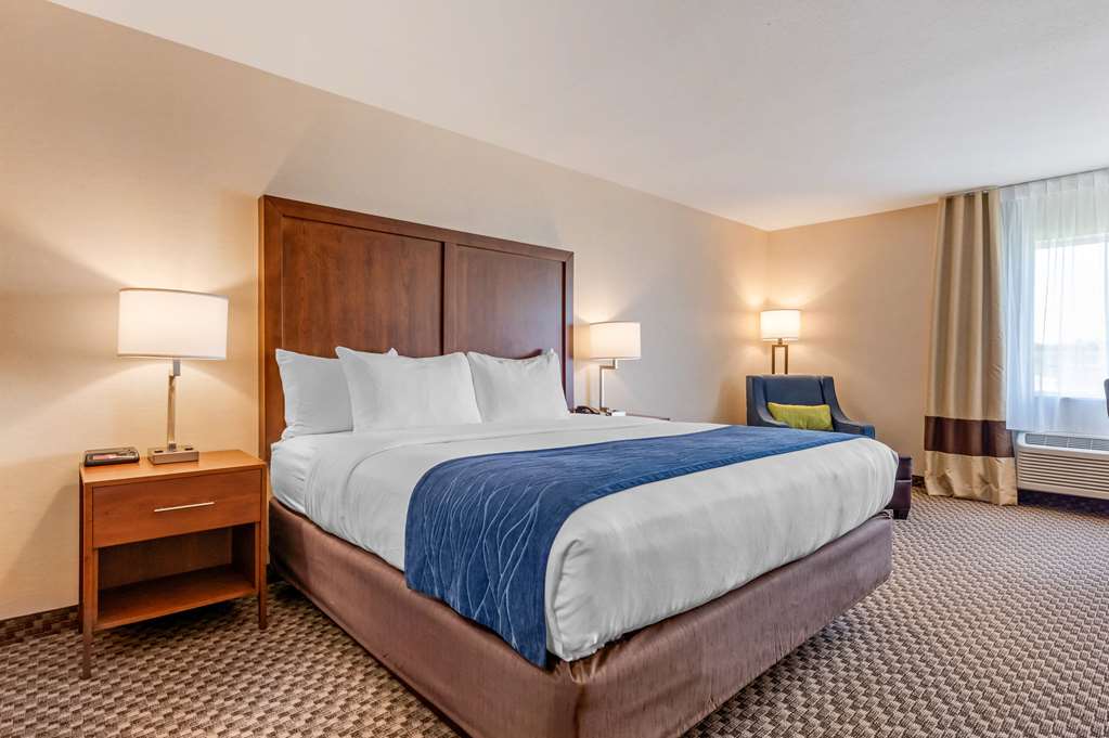 Comfort Inn & Suites Near Route 66 - photo 13