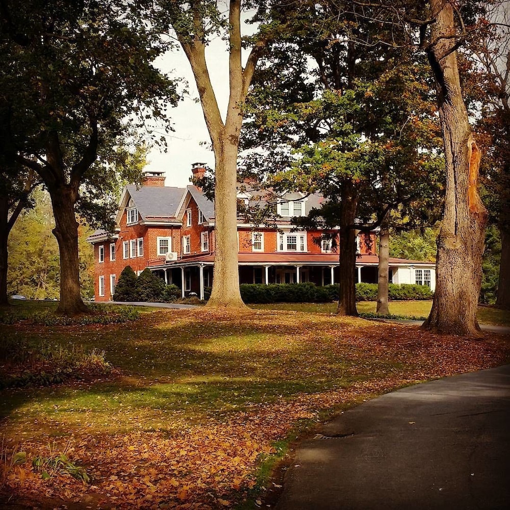 Cameron Estate Inn & Restaurant - photo 94