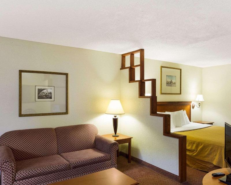 Rodeway Inn & Suites Fiesta Park - photo 26