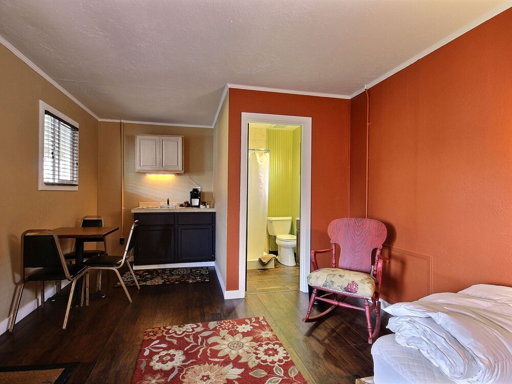 Pitchwood Inn - photo 9