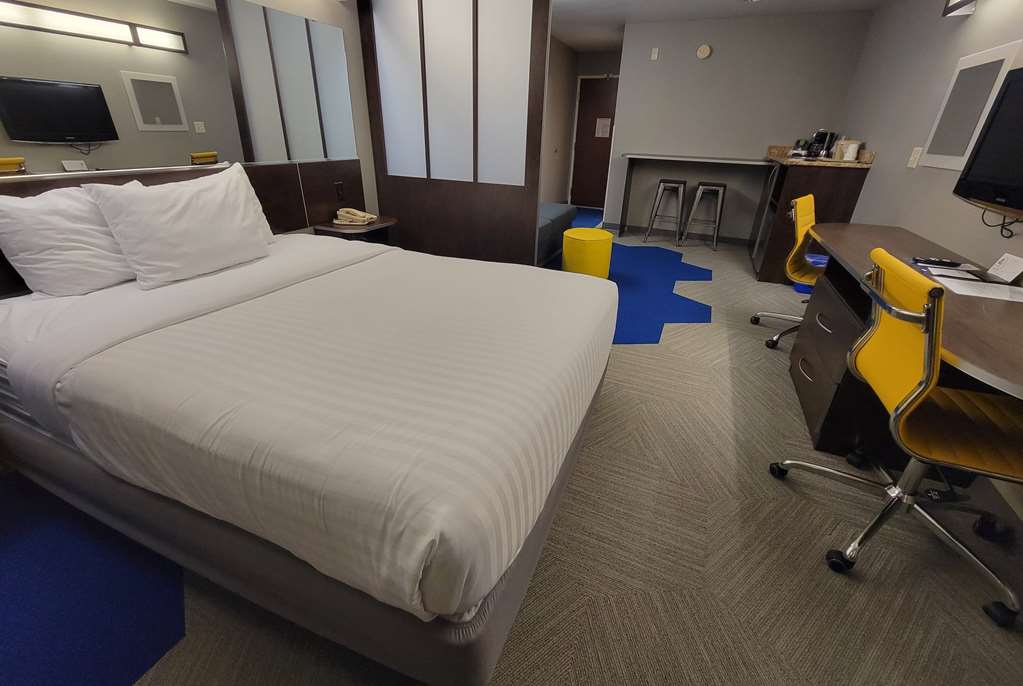 Microtel Inn & Suites by Wyndham Council Bluffs Omaha - photo 23