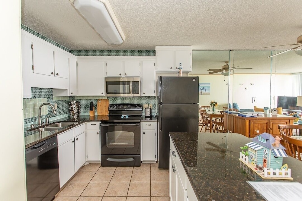 Royal Garden Resort 515 2 Bedroom Condo by RedAwning - photo 7