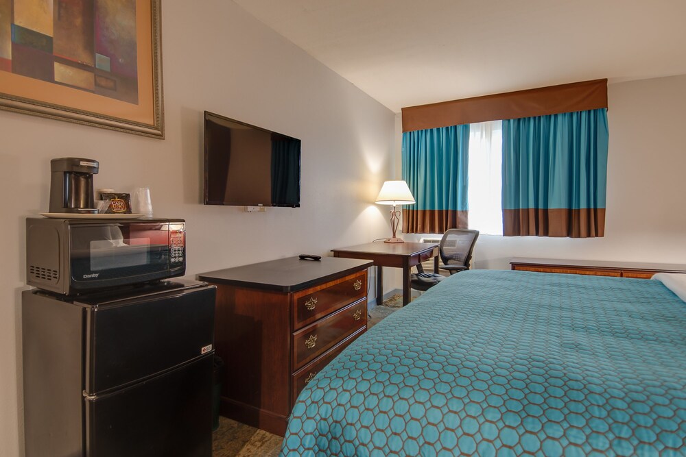 Americas Best Value Inn Hayward - photo 24