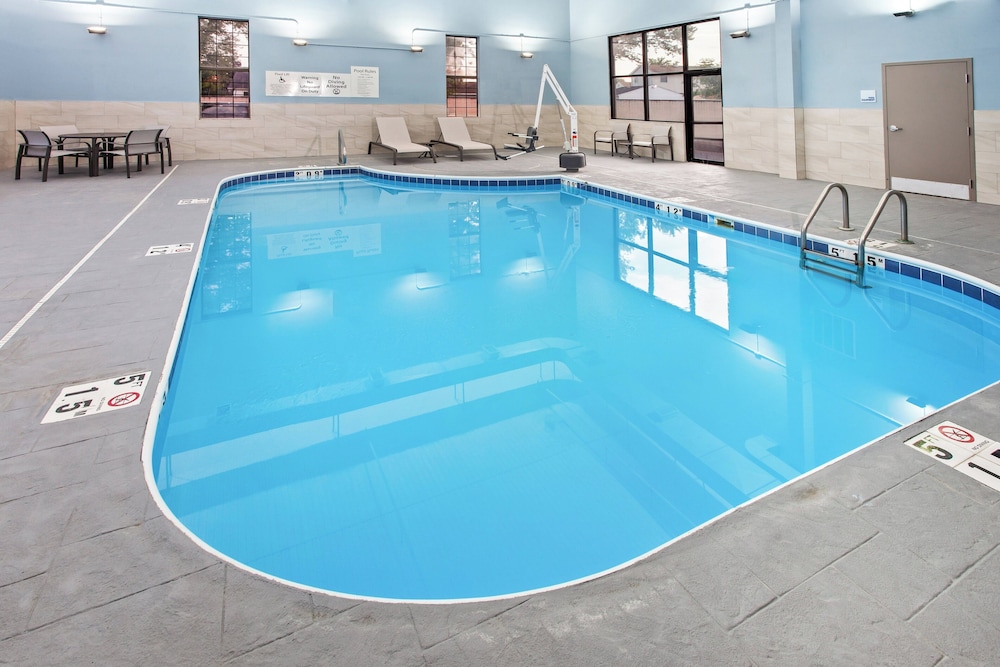 Holiday Inn Express Cleveland Airport Brookpark by IHG - photo 34