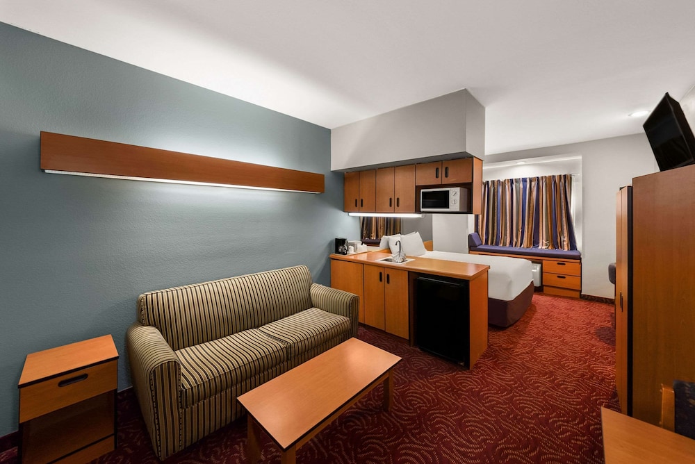 Econo Lodge Inn & Suites Mesquite Dallas East - photo 28