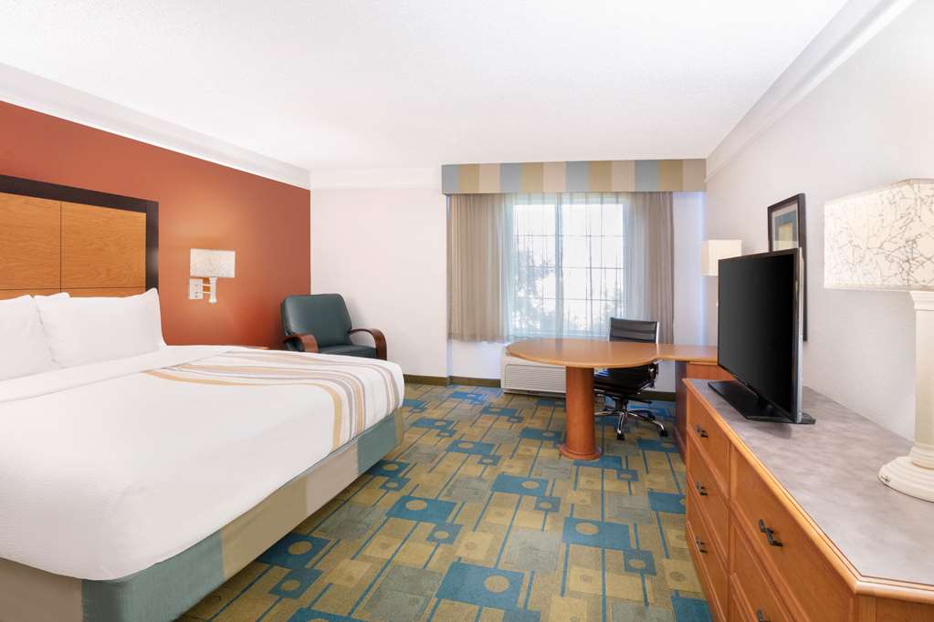 La Quinta Inn & Suites by Wyndham Ocala - photo 16