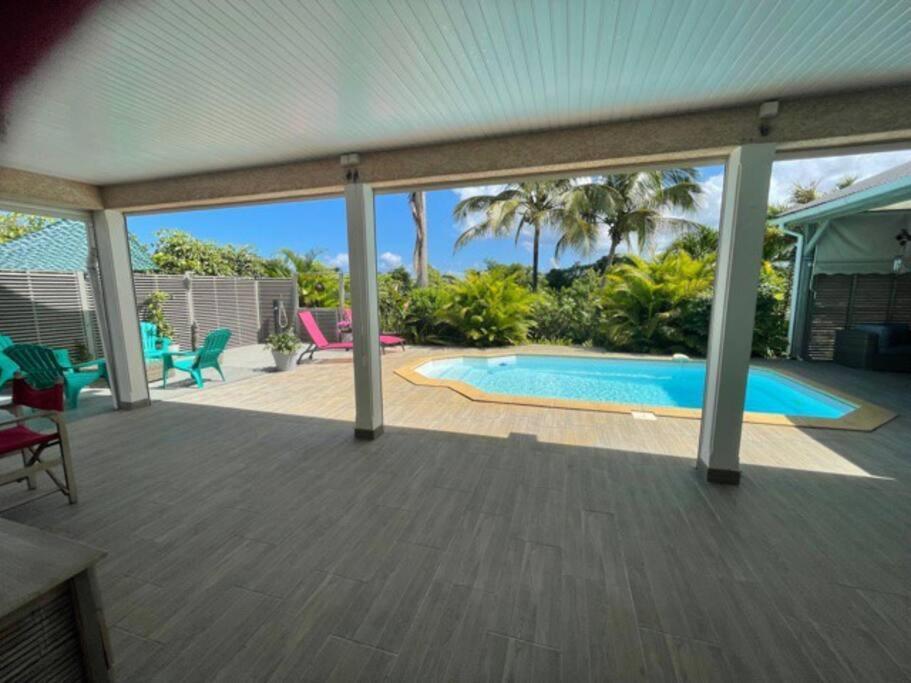 Magnifique Villa Avec Piscine Et Jardin — 4-Star Luxury Hotel in Sainte-Rose, Guadeloupe
