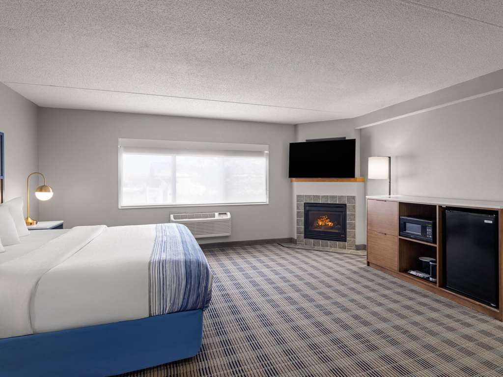 AmericInn by Wyndham Shakopee Near Canterbury Park - photo 36