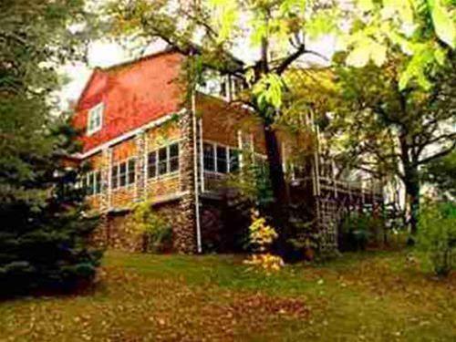 Xanadu Island Bed & Breakfast and Resort in Fergus Falls, United States