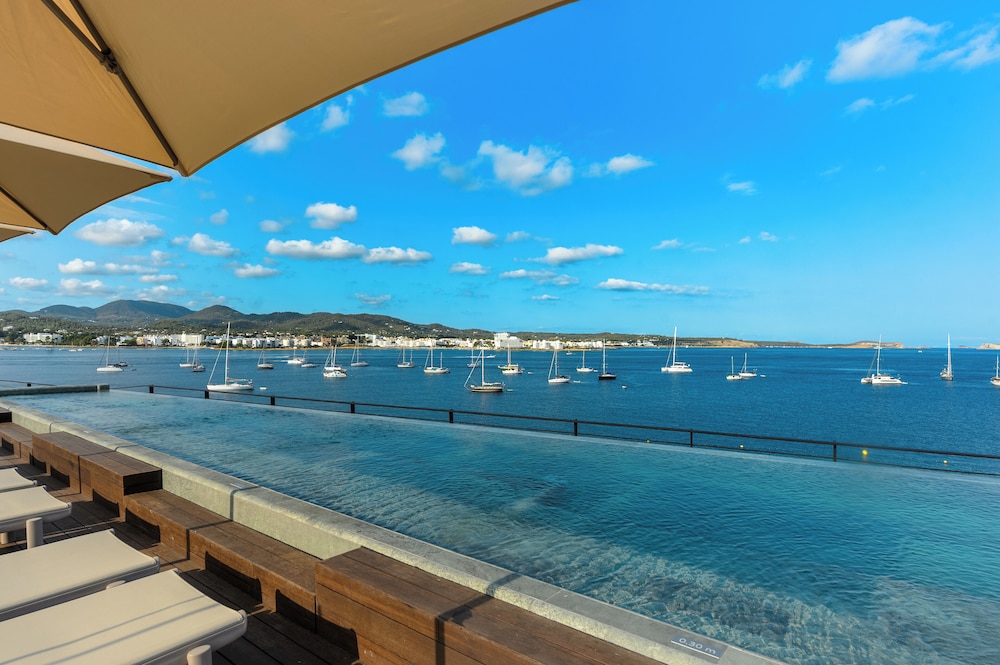Hotel Vibra Yamm Sunset — Ibiza