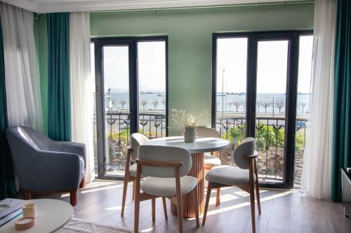 Modern & Stylish 2BR Haven by the Sea in Yedikule — 4-Star Luxury Hotel in Istanbul, Turkey