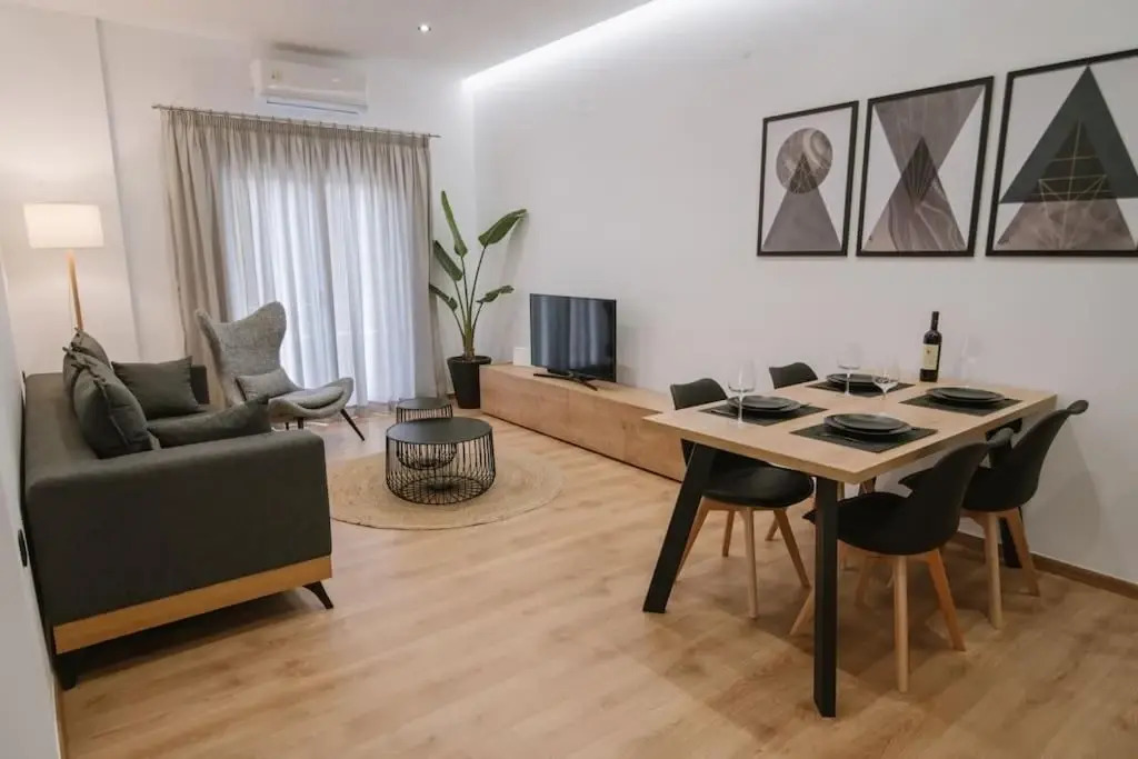 Elegant Residence — 4-Star Luxury Hotel in Irakleion, Greece