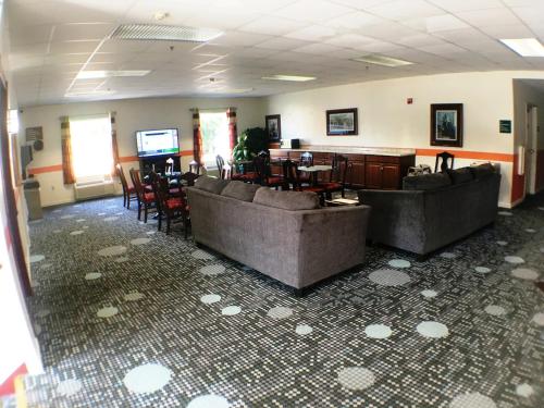 President Inn & Suites - photo 22