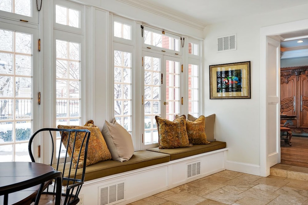 Oak Street Mansion - photo 24