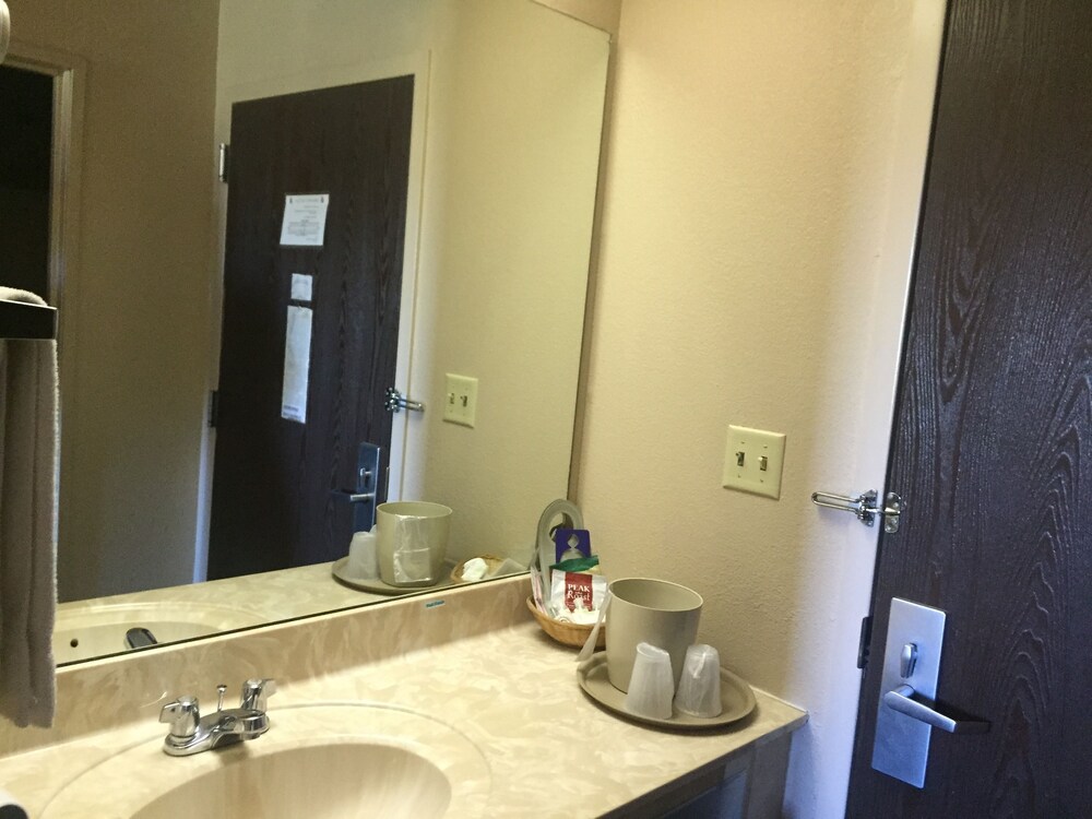 Briarwood Inn of Sparta - photo 22